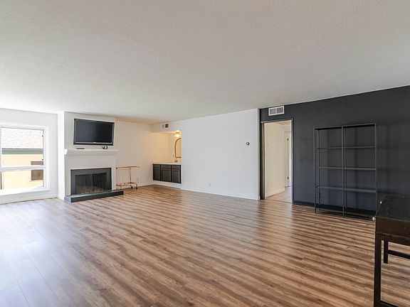 2nd image of 13543 Moorpark St APT 7