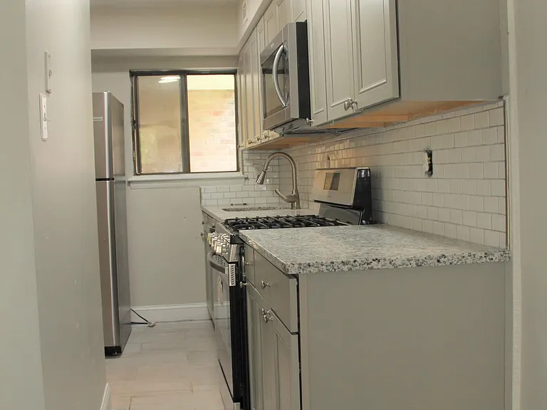 218 Centre Ave — Photo 15