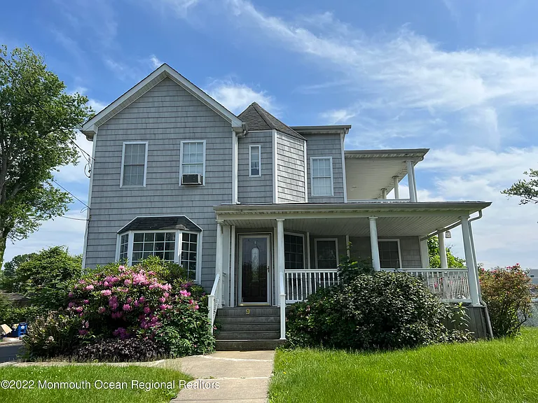 9 Berg Ave — Photo 1