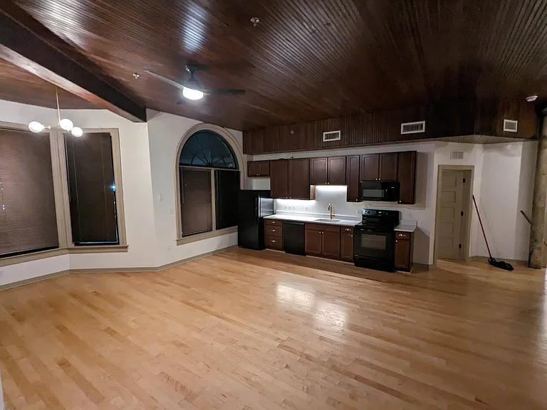 115 W Galena Blvd #204 — Photo 4