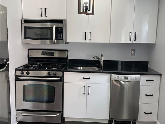 5th image of 40 Glenwood Ave APT 3M
