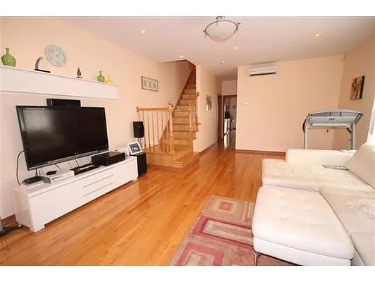 Sold by Bergen Basin Real Estate | media 22