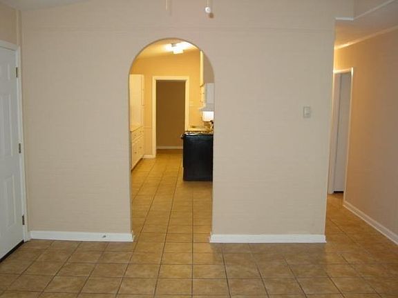 2nd image of 822 Jardin Dr