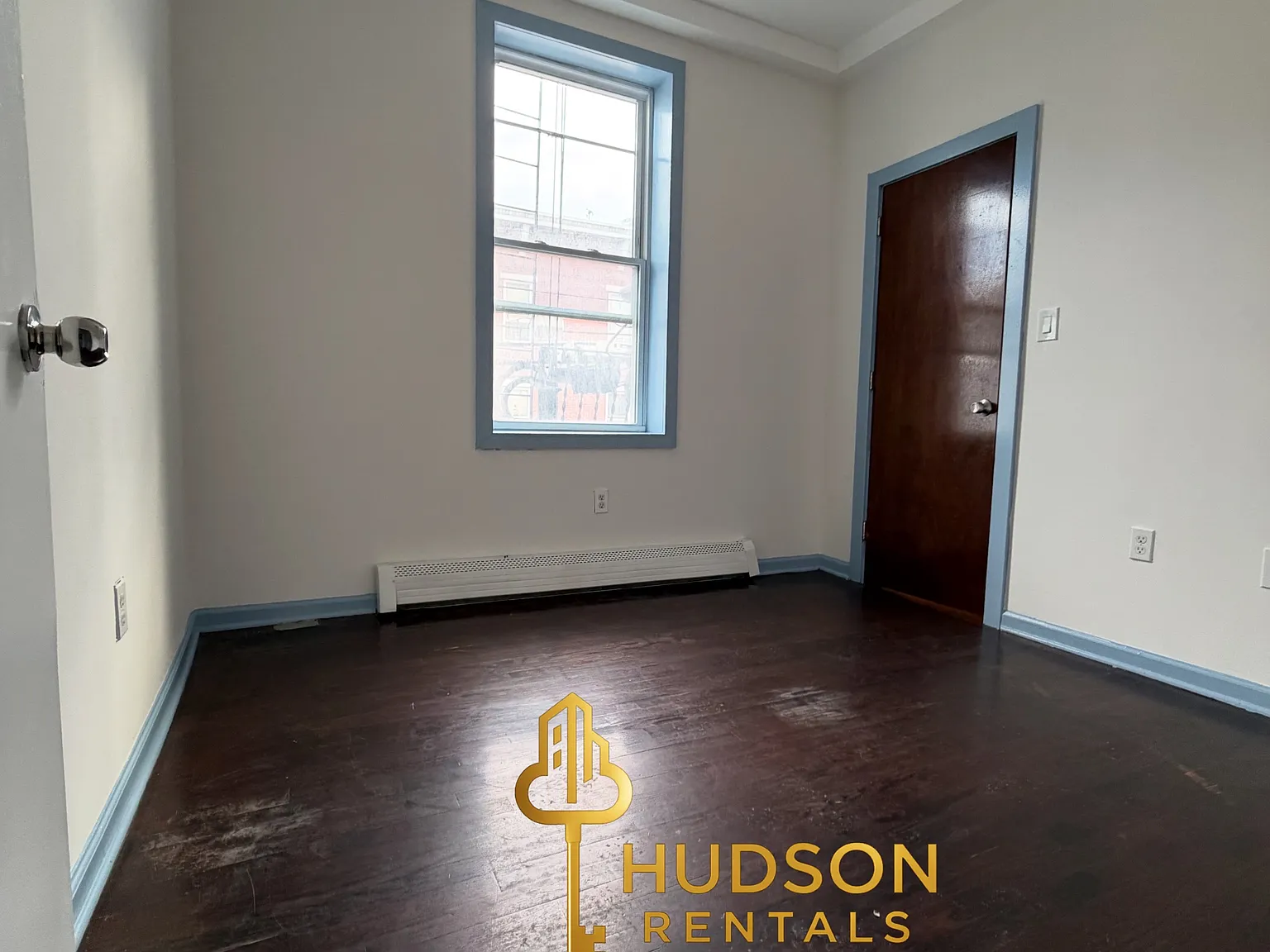 3 bed, 1000 sqft, $2,000 — Photo 3