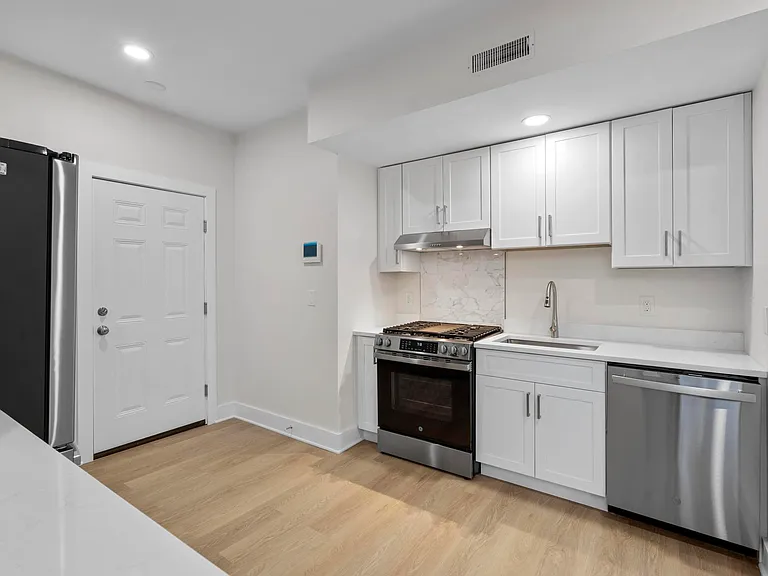1546 Chapel St #5 — Photo 1
