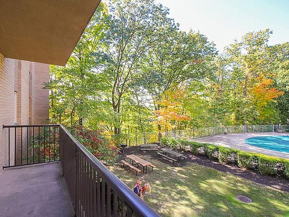 3rd image of 18501 Hilliard Blvd APT 210