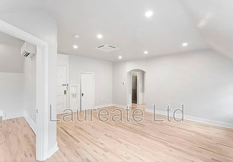 1058 N Pearl St #4 — Photo 4