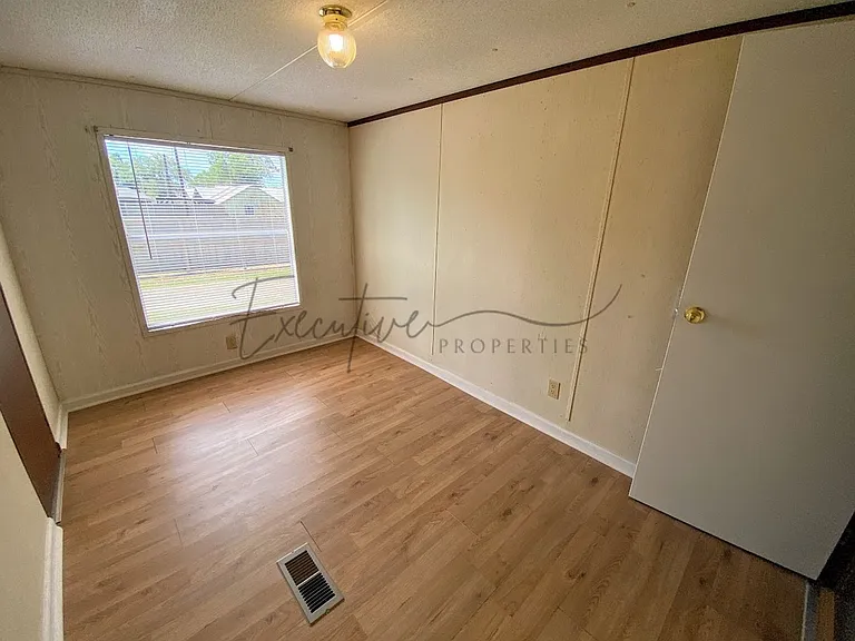 307 N Kinney Ave — Photo 11