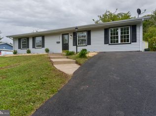 806 W Poplar Rd, Sterling, VA 20164