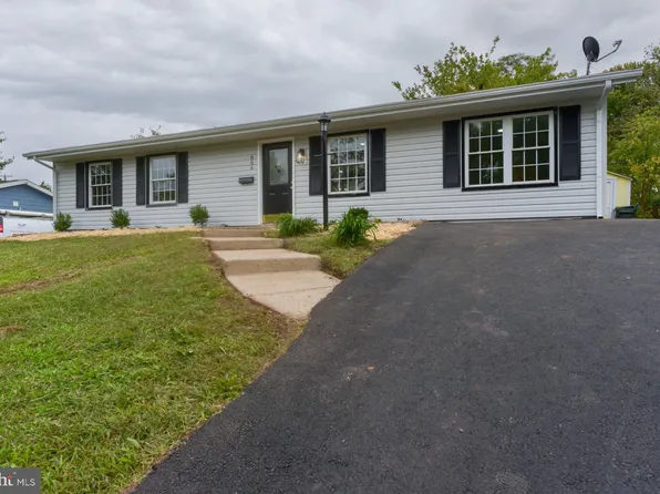 806 W Poplar Rd, Sterling, VA 20164