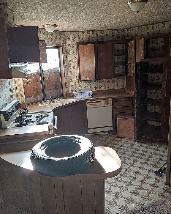 2nd image of 22475 Sunridge Way NE