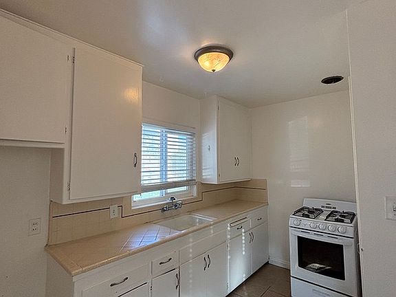 2nd image of 255-265 Estrella St #259