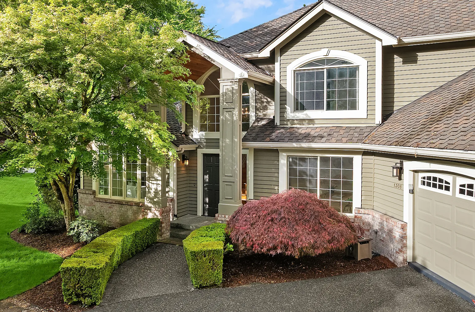 4 bed, 3.5 bath, 3640 sqft, $6,500 — Photo 1