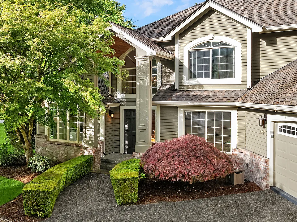 1308 233rd Ave SE
