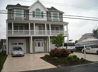 67-183 Kanoulu St, Waialua, HI 96791