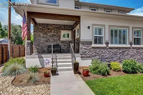 4 bed, 2800 sqft, $3,450 — Photo 2