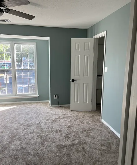 606 Squire Ln #G — Photo 2