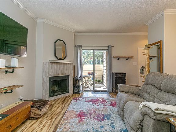 4th image of 7025 N Holiday Dr
