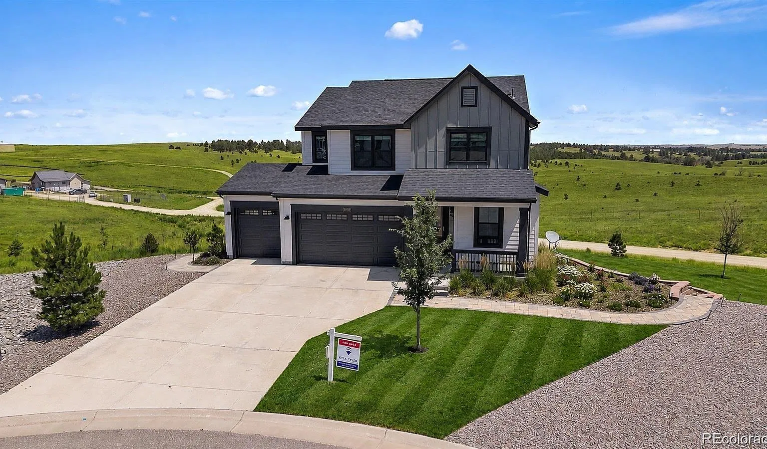 4 bed, 2.5 bath, 2490 sqft, $3,600 — Photo 1