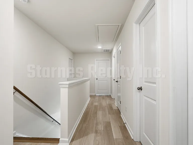 808 Pullman Loop — Photo 16