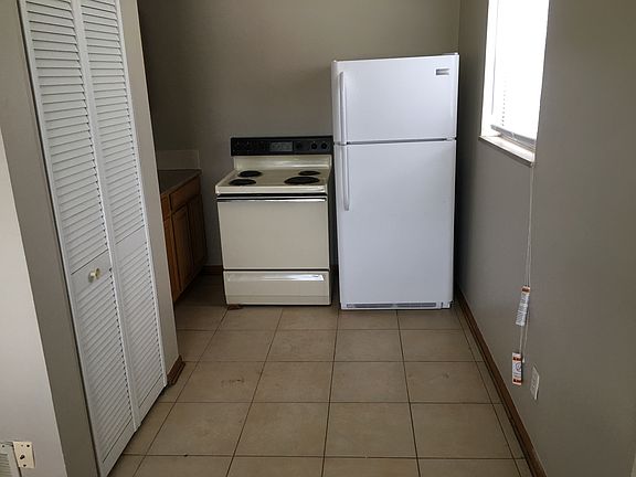 5th image of 3685 Cleveland Ave APT B01