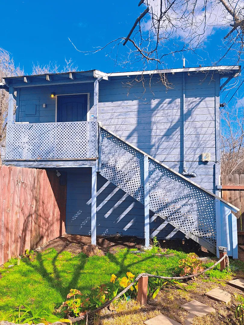 Building Photo - 1220-1222 E. Terrace Ave