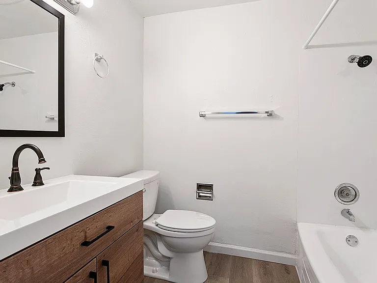 Fairway Apartments — Photo 24