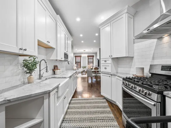 297 Pavonia Avenue image 7 of 30