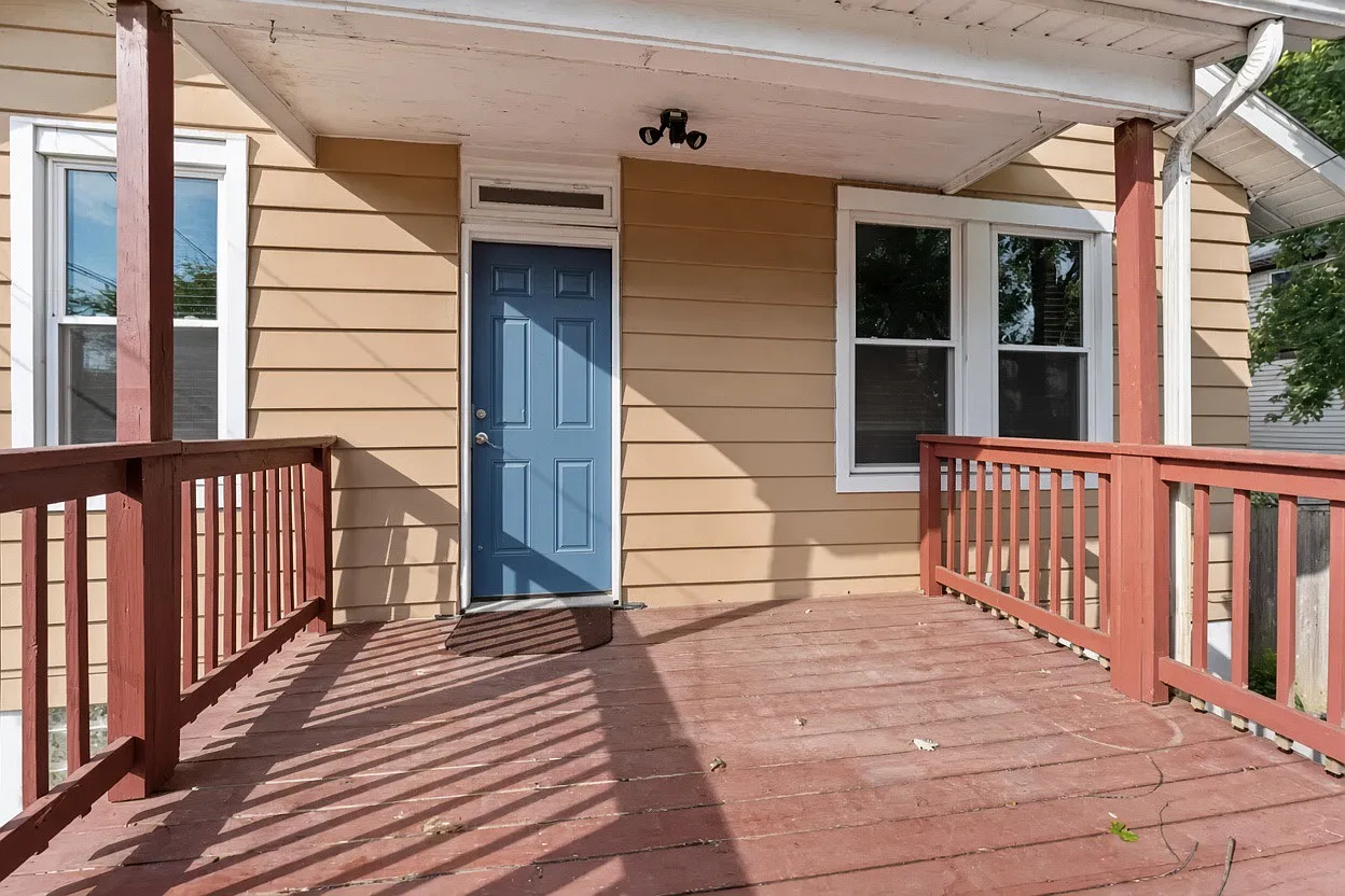 2 bed, 896 sqft, $1,400 — Photo 1