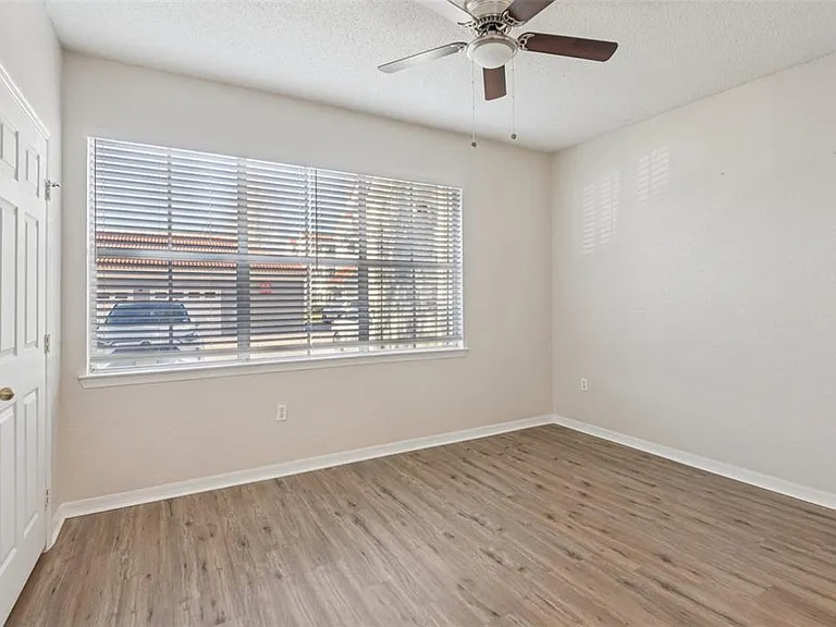18001 Richmond Place Dr #1213 — Photo 14