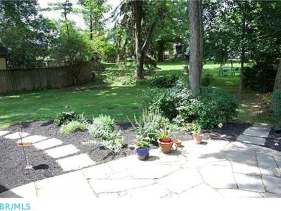 2nd image of 393 Morningview Ave