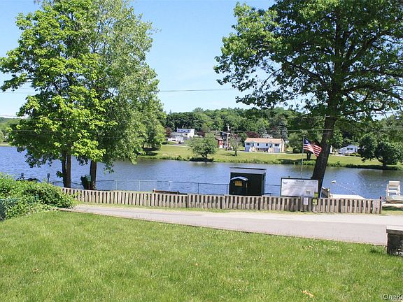 2nd image of 296 Lakeshore Drive E