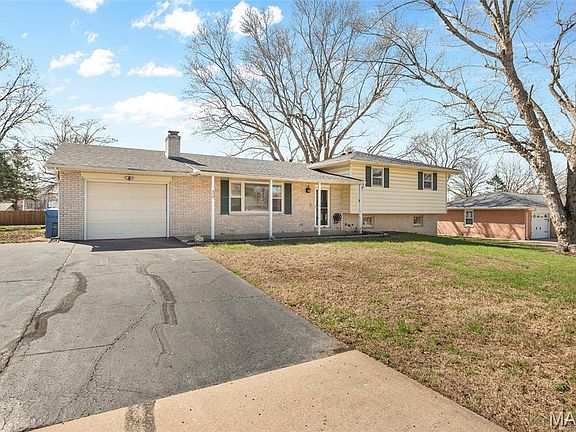 2nd image of 30 Saint Rose Dr