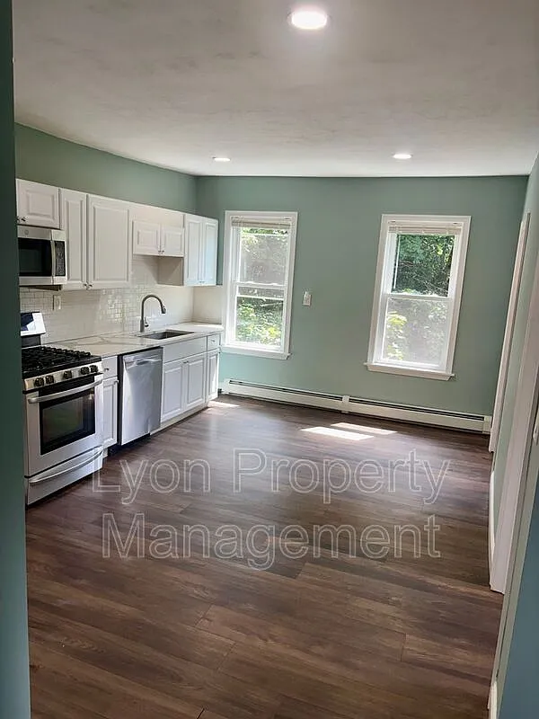 3 bed, 2.0 bath, 828 sqft, $2,250 — Photo 2