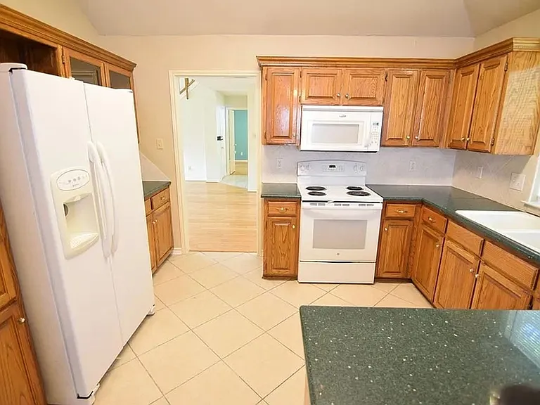 4721 Stagecoach Trl — Photo 10