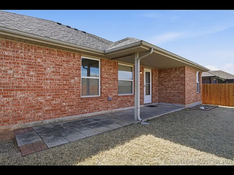 605 E Linden Ln — Photo 29