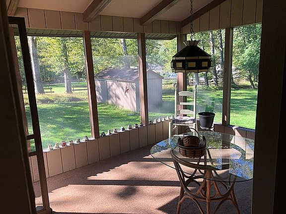 Screened in porch 