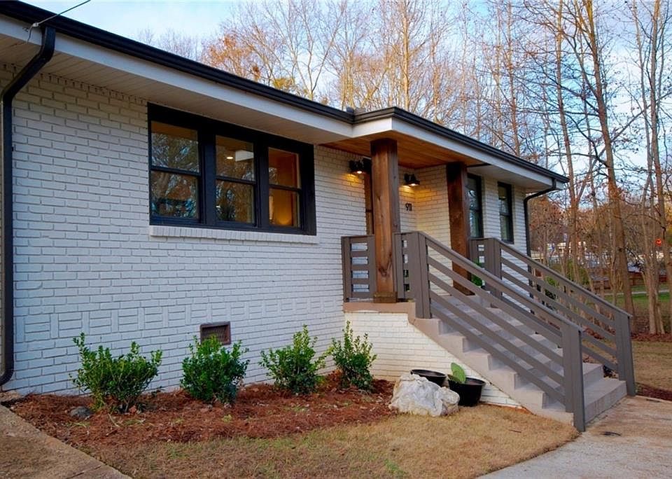 1st image of 911 Lake Ct SE