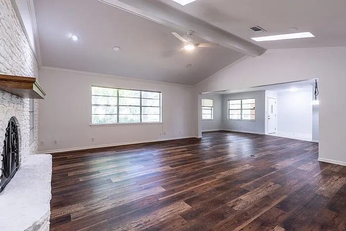 3 bed, 2.0 bath, 2839 sqft, $3,200 — Photo 4