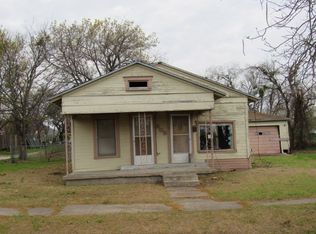 805 N Ripley Ave, Ennis, TX 75119