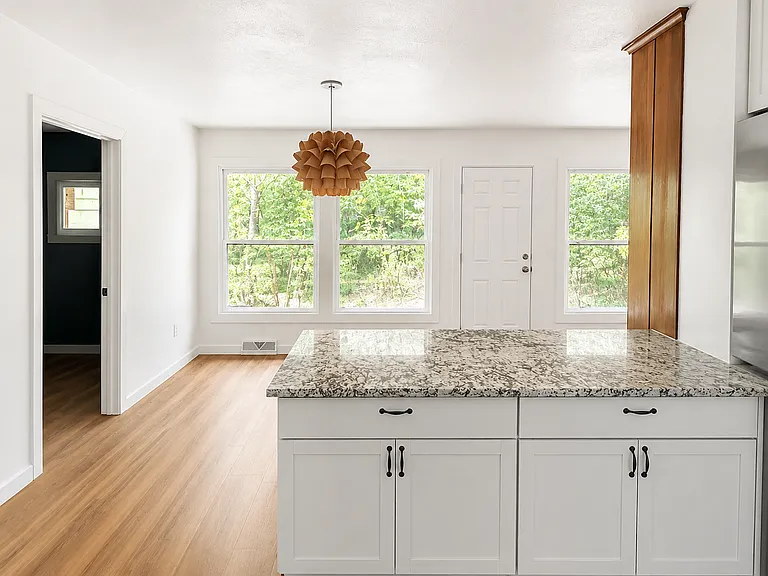 69 Hemingway Dr — Photo 2