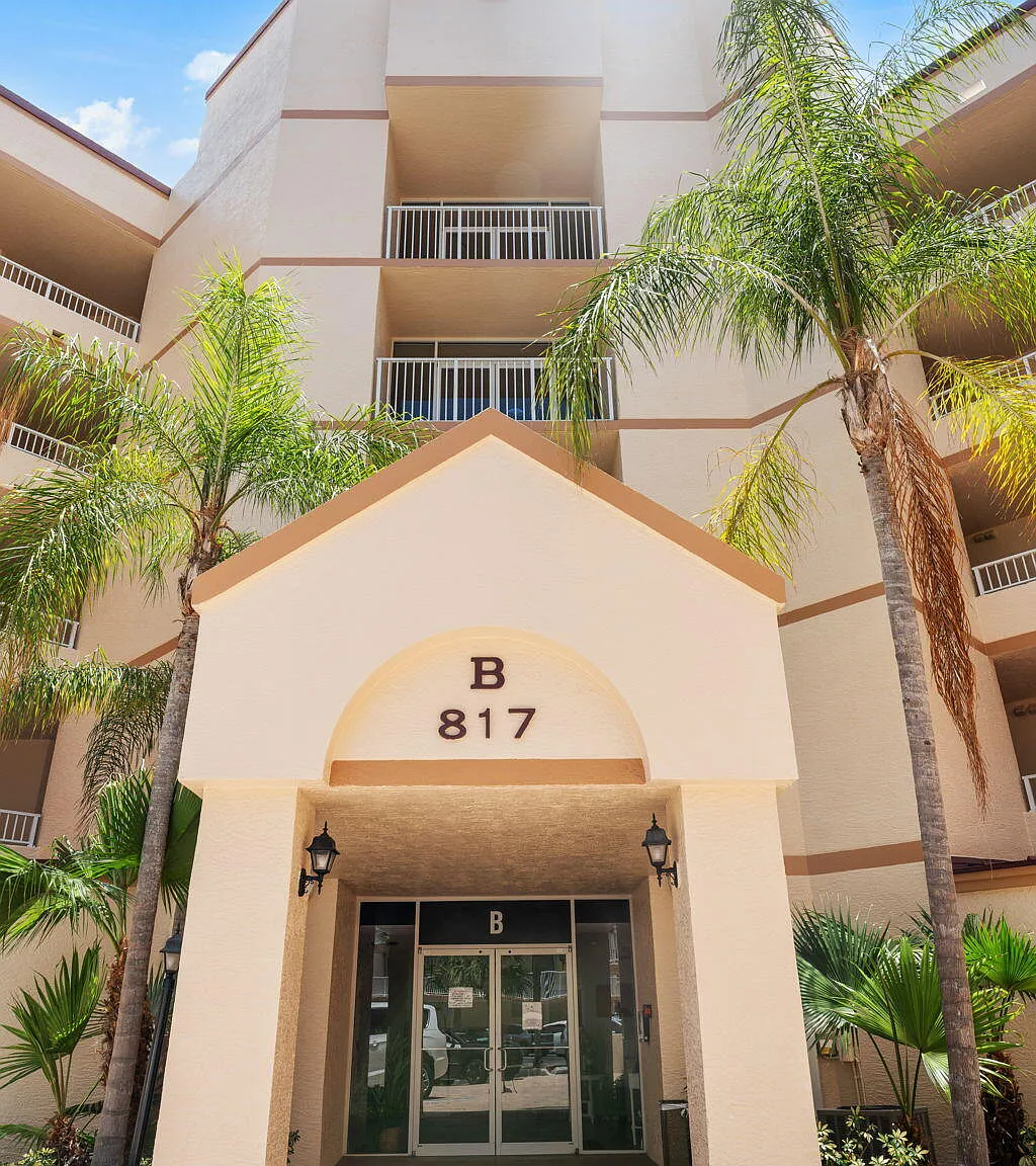 3 bed, 2.0 bath, 1686 sqft, $3,100 — Photo 2