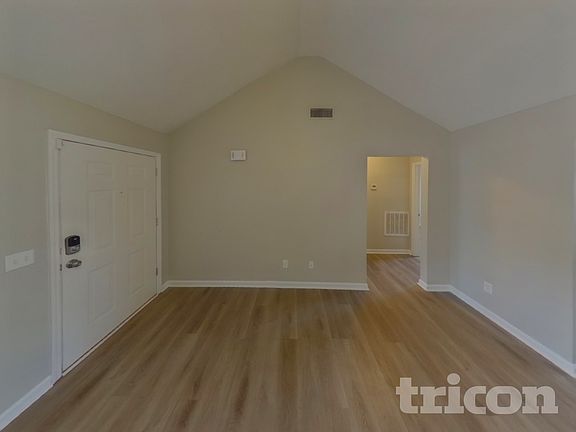 2nd image of 3002 Henderson Ln