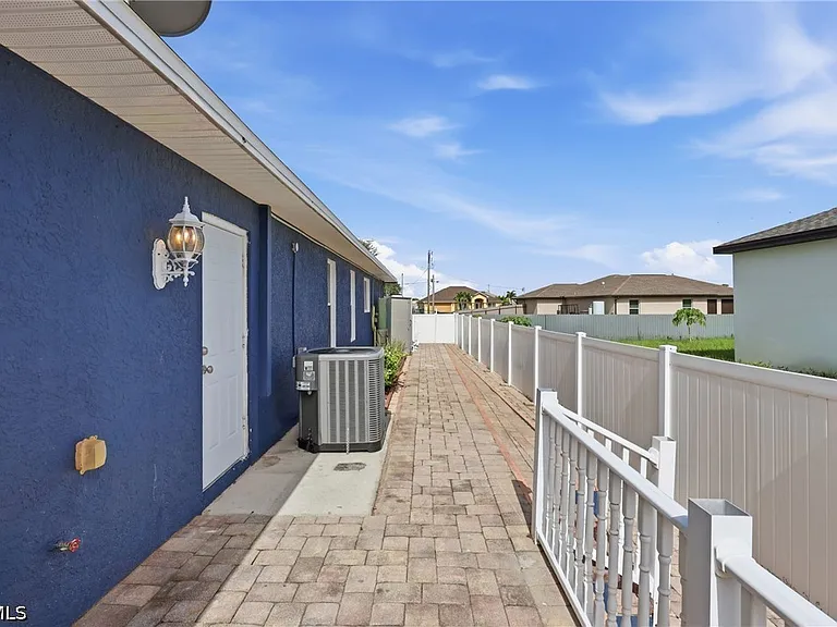 3016 SW 6th Pl — Photo 32