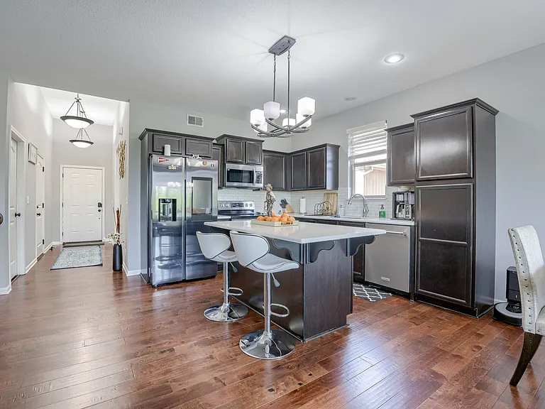 15523 Valley View Dr — Photo 3