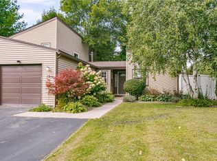 15 Jacaranda Ct, Penfield, NY 14526