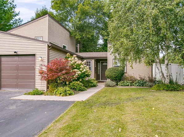 15 Jacaranda Ct, Penfield, NY 14526