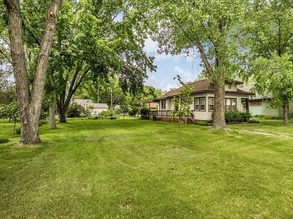 1st image of 213 34th Ave N