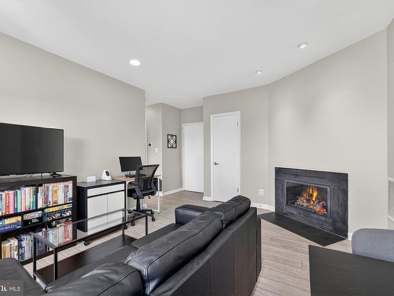 4th image of 2001 16th St NW APT 307