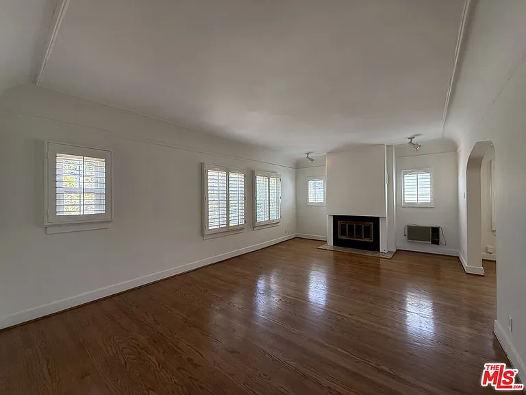1249 S Tremaine Ave — Photo 7